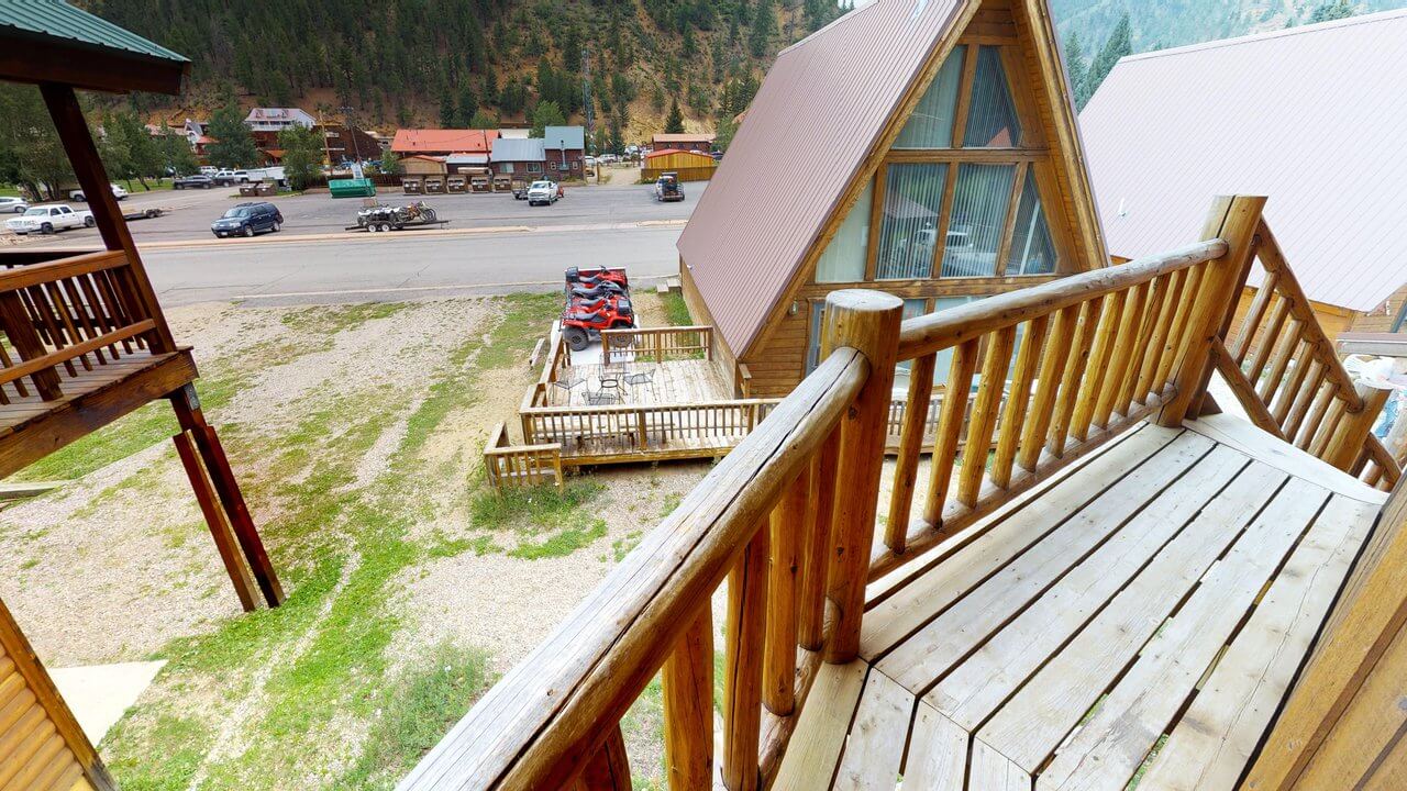 Round Eagle House on the River with Wifi