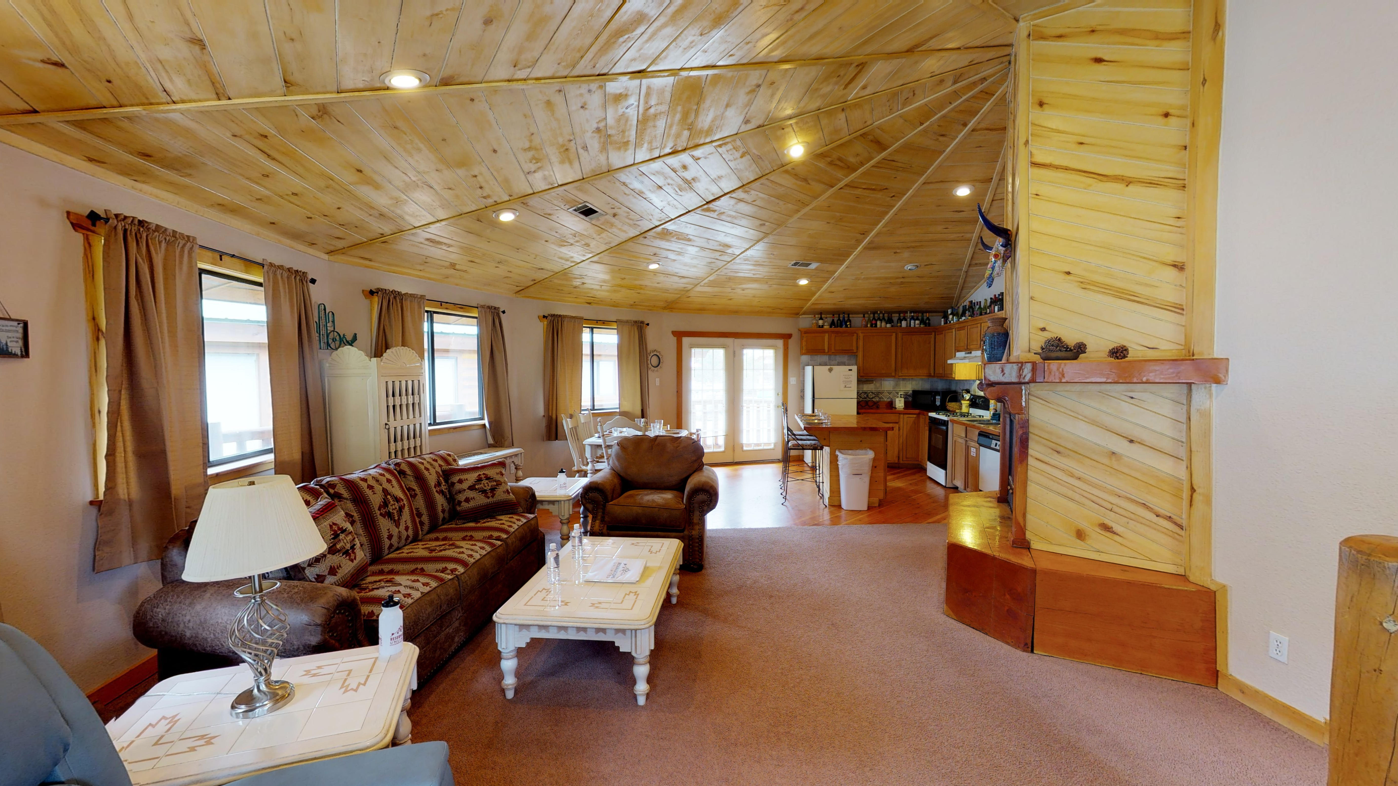 Round Eagle House on the River with Wifi