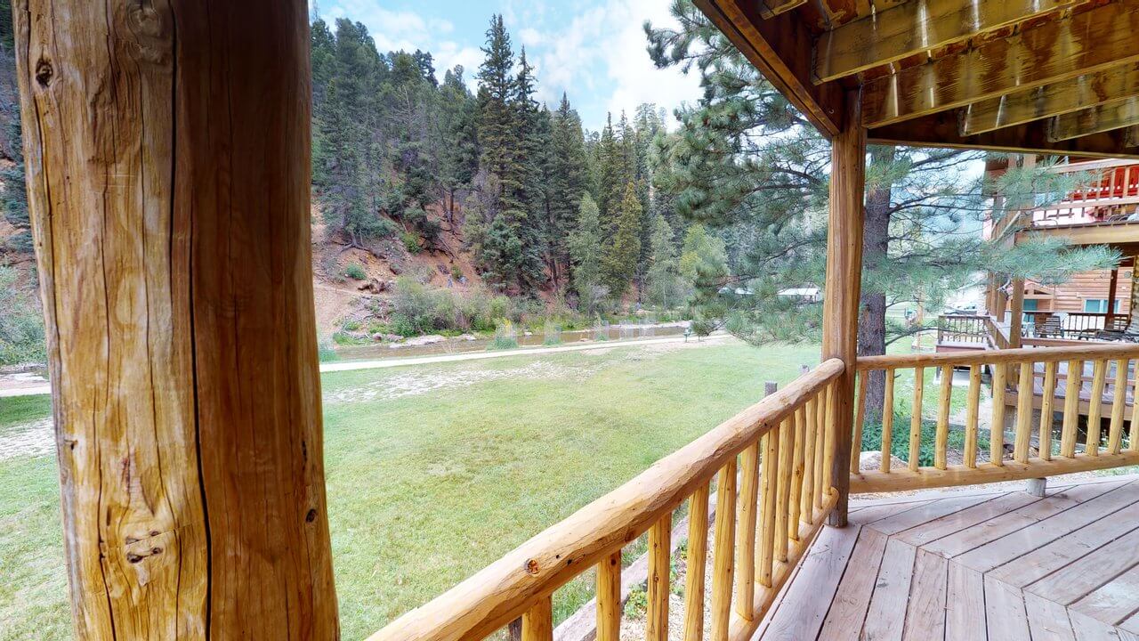 Round Eagle House on the River with Wifi
