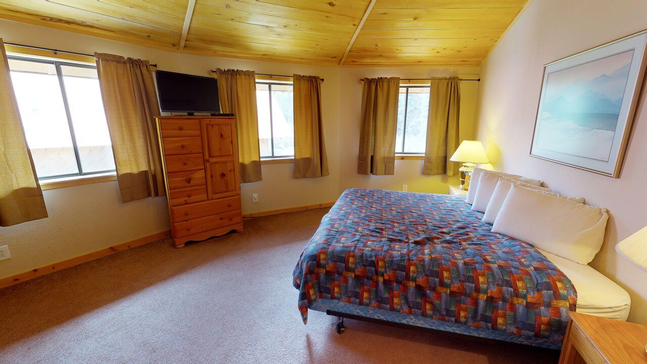 Round Eagle House on the River with Wifi
